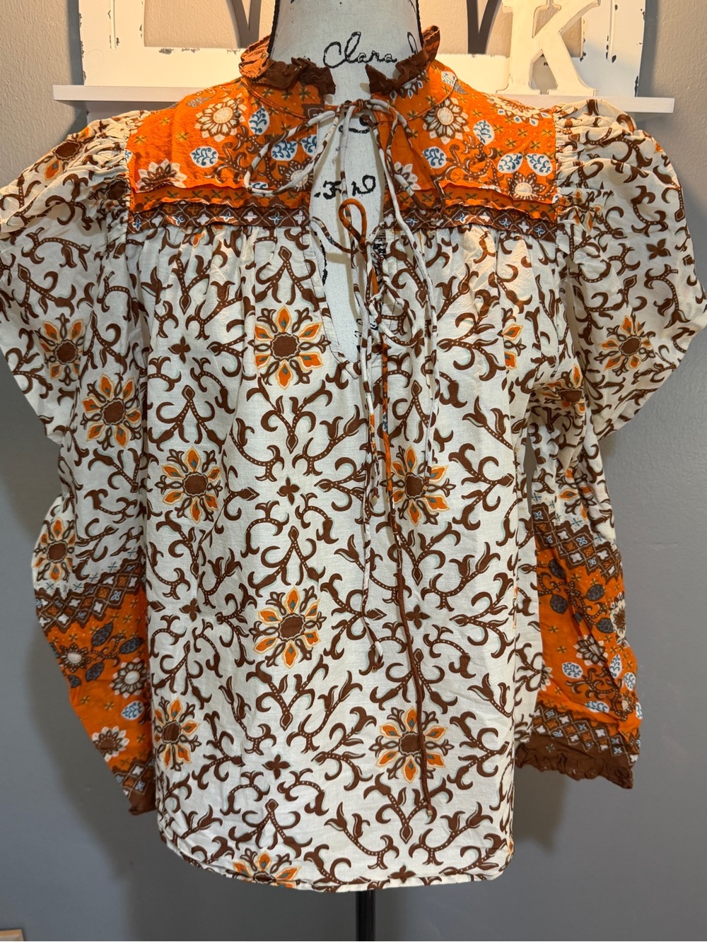 HOUSE OF HARLOW 1960 Orange/CREAM FLORAL TIE NECK PEASANT BLOUSE SZ L